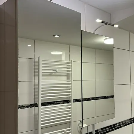 Apartamento Geraeumiges 2-zimmer In Messenaehe *