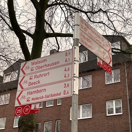 アパート Geraeumiges 2-zimmer In Messenaehe ドゥイスブルグ