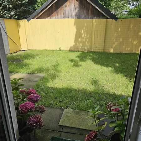 アパート Geraeumiges 2-zimmer In Messenaehe ドゥイスブルグ