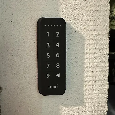 アパート Geraeumiges 2-zimmer In Messenaehe *