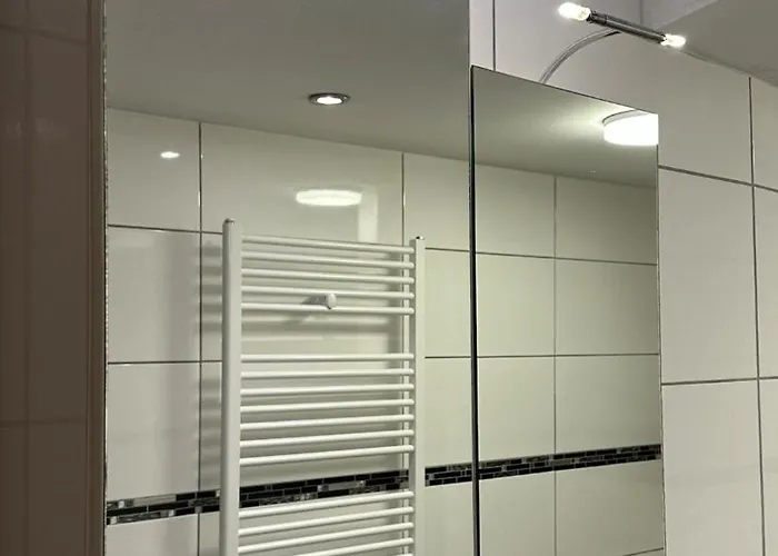 アパート Geraeumiges 2-zimmer In Messenaehe *