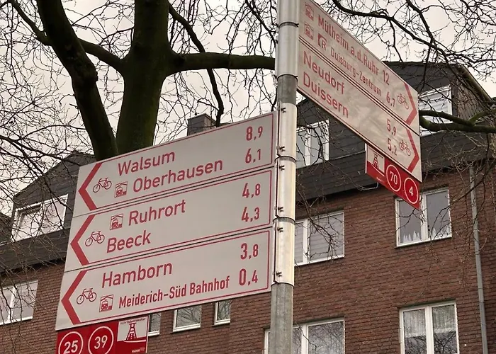 アパート Geraeumiges 2-zimmer In Messenaehe ドゥイスブルグ