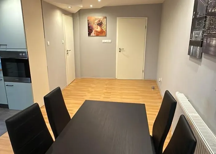 アパート Geraeumiges 2-zimmer In Messenaehe ドゥイスブルグ